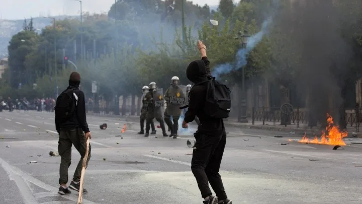 Επεισόδια στη φοιτητική πορεία στο κέντρο της Αθήνας