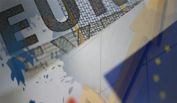 Πλεόνασμα διπλάσιο του στόχου, με υστέρηση εσόδων και φρένο στις δαπάνες