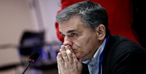 Παζάρια για τις συντάξεις – Δεν έχει κλειδώσει η μη περικοπή