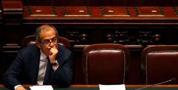 Eurogroup: Πρώτη δοκιμασία για τον Ιταλό ΥΠΟΙΚ μετά τη «νύχτα του 2,4%»