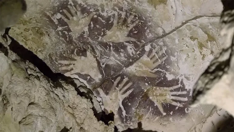 Ανακαλύφθηκε η αρχαιότερη στον κόσμο σπηλαιογραφία ηλικίας τουλάχιστον 40.000 ετών
