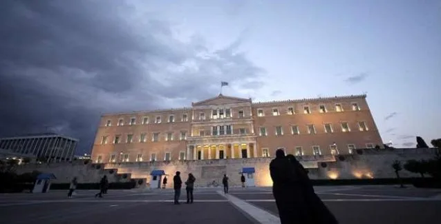 Στη Βουλή το νομοσχέδιο για τη μείωση εισφορών σε 250.000 ελεύθερους επαγγελματίες