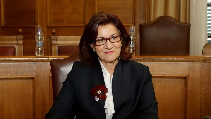 Αναδοχή και υιοθεσία: Όλα όσα αλλάζει ο νέος νόμος