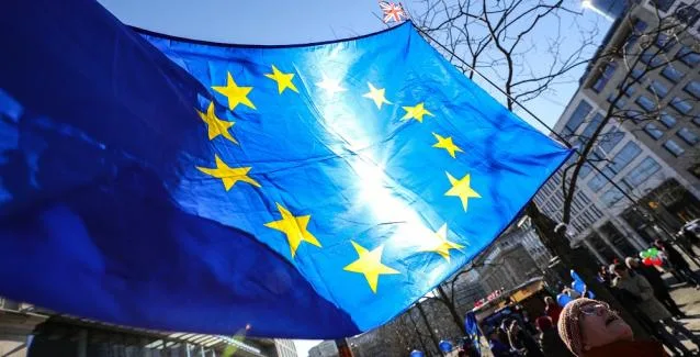 FAZ: Τα «γεράκια» του ευρώ ζητούν πιο σκληρά μέτρα για τις χώρες που δανείζονται από τον ESM