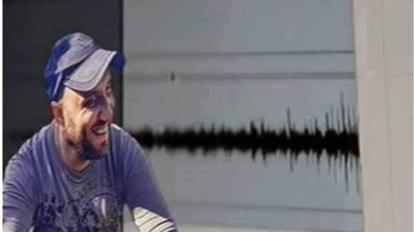 Ικαρία: Η «Οδύσσεια» ενός τυφλού καθηγητή μουσικής σε πέντε απομακρυσμένα χωριά