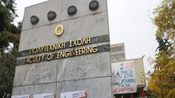 Κοσμητεία Πολυτεχνικής: Εξοπλισμός από αίθουσες εκλάπη κατά τα επεισόδια του Σαββάτου