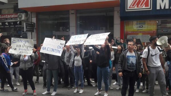 Πειραιάς: Μαζική κινητοποίηση για την κάλυψη των εκπαιδευτικών κενών