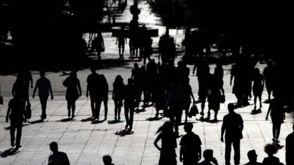 Οι άνθρωποι θυμούνται καλύτερα τα ονόματα παρά τα πρόσωπα