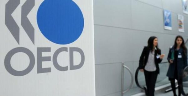 Ρυθμούς ανάπτυξης 2% της ελληνικής οικονομίας «βλέπει» ο ΟΟΣΑ