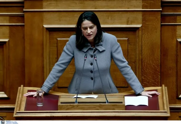 Νίκη Κεραμέως: Εμπαιγμός της κυβέρνησης σε μείζονα ζητήματα της εκπαίδευσης