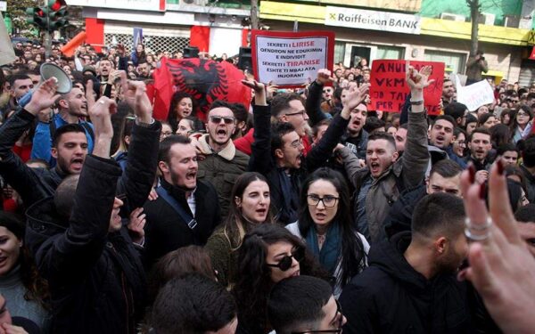 Αλβανία: Μεγάλες φοιτητικές διαδηλώσεις γίνονται στη χώρα