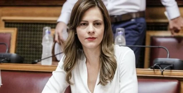 Αχτσιόγλου για κατώτατο μισθό: Κάνουμε πράξη την κορυφαία δέσμευσή μας