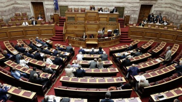 Ερώτηση στη Βουλή για τις αναπληρώτριες εγκυμονούσες εκπαιδευτικούς