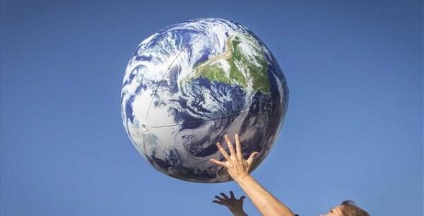 Χρέος: Η μεγάλη δοκιμασία των 250 τρισ. – για ποιόν χτυπάει η καμπάνα το 2019