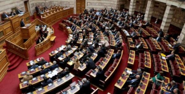 Βουλή: Με τη διαδικασία του επείγοντος το νομοσχέδιο για τις συντάξεις