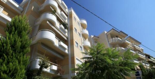 Ακίνητα: Ξανά αναστολή για τον «παγωμένο» φόρο υπεραξίας