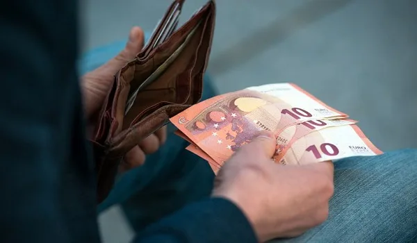 Αλλαγές σε κοινωνικό μέρισμα και επίδομα ενοικίου: Ποιοί επιπλέον δικαιούχοι θα επιδοτηθούν