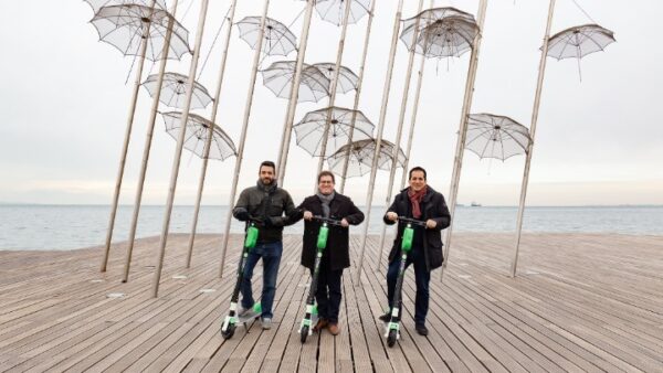 Μετακινούμενοι στη Θεσσαλονίκη με… ηλεκτρικό πατίνι