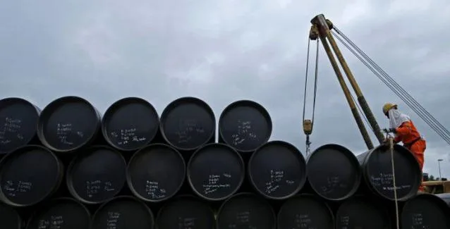 «Βουτιά» 5% για τις τιμές του πετρελαίου