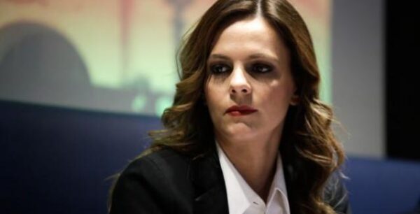 Αχτσιόγλου: Πάνω από 250.000 μη μισθωτοί θα δουν μείωση εισφορών