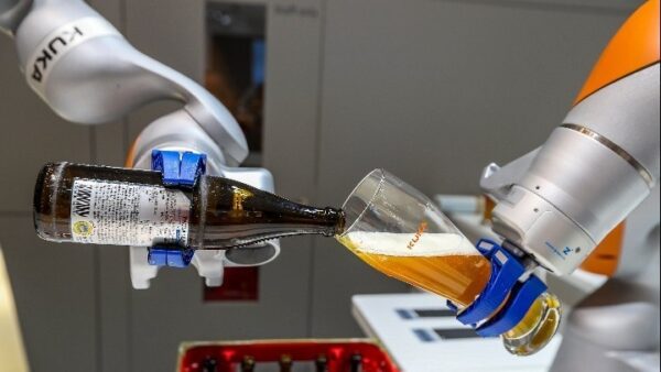 Στην Ιαπωνία η πρώτη καφετέρια με ρομπότ που ελέγχονται από παράλυτους ανθρώπους