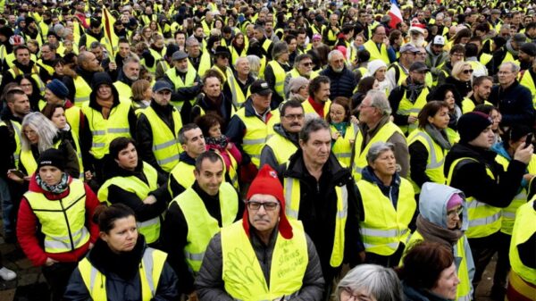 Τα 42 αιτήματα των «Κίτρινων Γιλέκων» -Τι διεκδικούν