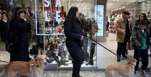 Ανοιχτά τα μαγαζιά την Κυριακή λόγω των εκπτώσεων