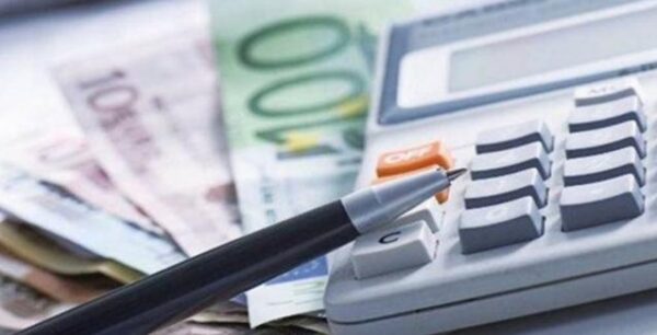 Οι νέες εισφορές για επαγγελματίες, αγρότες και μπλοκάκια – Αυτές είναι οι 10 ανατροπές