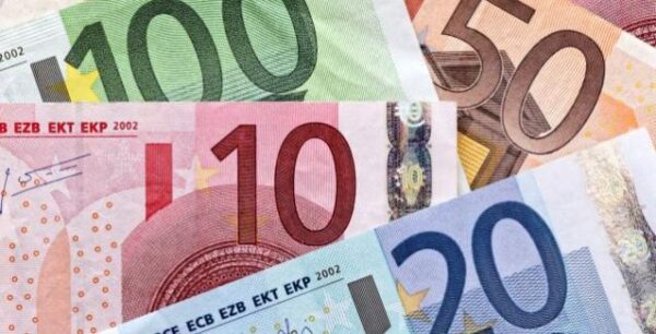 Αύξηση μισθού: Ποιοί θα πάρουν επιπλέον 120 ευρώ το μήνα