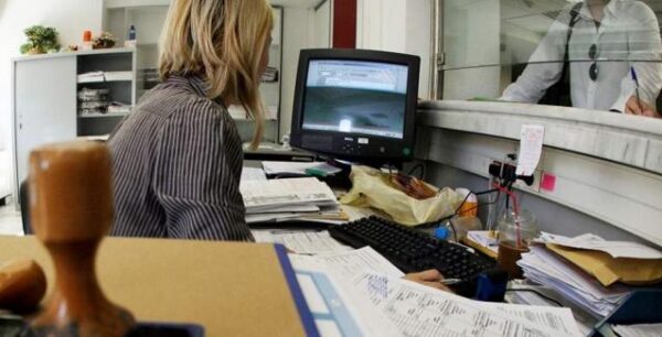 500 σύζυγοι την ημέρα καταθέτουν αίτηση «φορολογικού διαζυγίου»