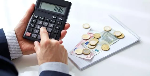 Φόροι: Τι πρέπει να πληρώσουμε τον Ιανουάριο