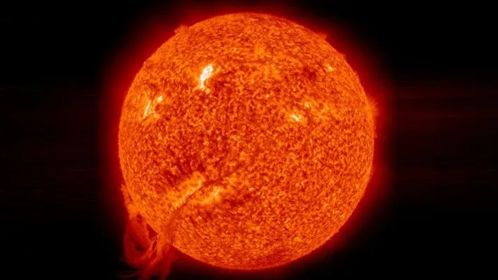 Πέντε μύθοι για το διάστημα – Γιατί ο Ήλιος δεν είναι κίτρινος ούτε πορτοκαλής