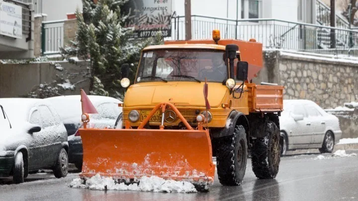 Πεντέμισι χιλιάδες τόνοι αλάτι στους δρόμους, το δεκαήμερο της κακοκαιρίας