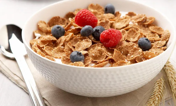 Πιο υγιείς όσοι τρώνε πολλές φυτικές ίνες και δημητριακά ολικής άλεσης