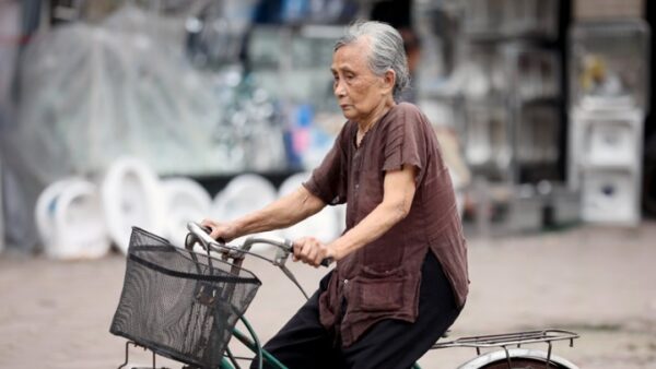 Έρευνα: Οι πολλές χρόνιες παθήσεις στη μέση ηλικία αυξάνουν τον κίνδυνο για άνοια αργότερα