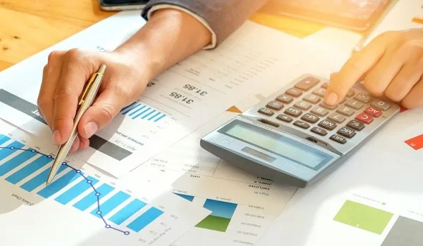 Αυξήσεις και επιβαρύνσεις για 80% των ελευθέρων επαγγελματιών