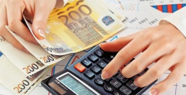 Πώς και πότε θα γίνει η νέα ρύθμιση οφειλών με έως 120 δόσεις και η διαγραφή προσαυξήσεων