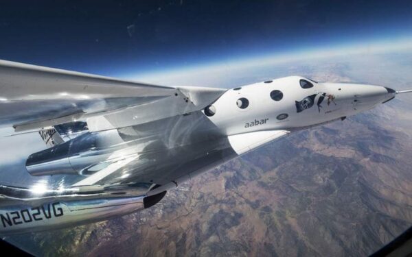 Ακόμα ψηλότερα και με δοκιμαστικό επιβάτη το διαστημικό τουριστικό αεροσκάφος της Virgin