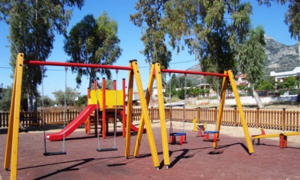 Κικίλιας: Αυστηρή απαγόρευση καπνίσματος και στις παιδικές χαρές