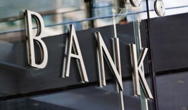Τράπεζες: Τι αλλάζει σε συναλλαγές από τα γκισέ, αναλήψεις και καταθέσεις