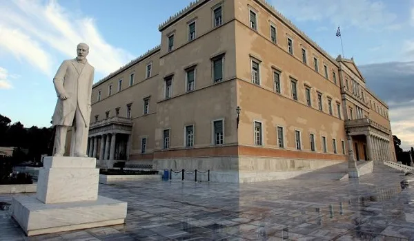 Handelsblatt: Νέα έκδοση ομολόγου τον Μάρτιο εξετάζει η Ελλάδα