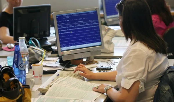 Τι πρέπει να κάνουν μέχρι αύριο επαγγελματίες με POS, ζευγάρια και ιδιοκτήτες ακινήτων Airbnb