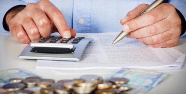 Επιστροφή φόρου: Ποιοί και πως θα πάρουν τα χρήματα