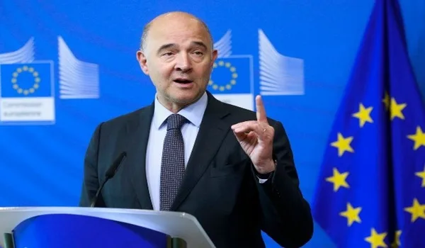 Διπλό μήνυμα Μοσκοβισί στην Αθήνα