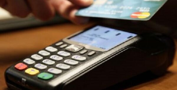 Νέα απάτη με τα POS – Πώς κλέβουν χρήματα από τις ανέπαφες κάρτες