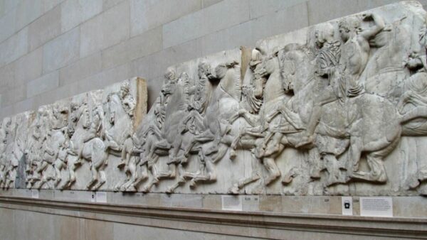 «Τα Γλυπτά του Παρθενώνα ζητούν να επανενωθούν με το άλλο τους μισό