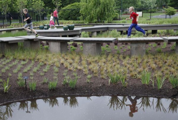 Τα παιδιά που μεγαλώνουν μέσα στο πράσινο έχουν καλύτερη ψυχική υγεία