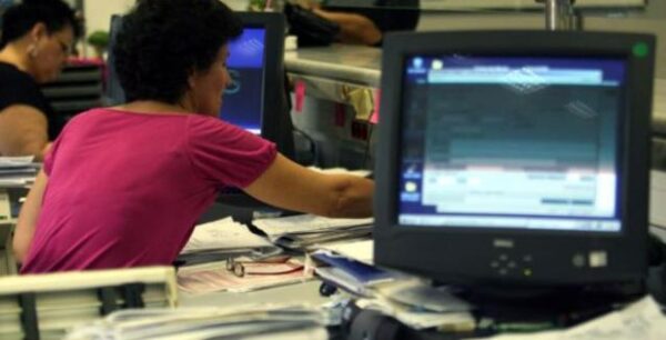 Ποιοί θα υποβάλλουν φέτος φορολογική δήλωση