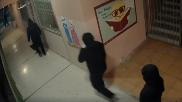 Βάνδαλοι εισέβαλαν σε δημοτικό σχολείο και προκάλεσαν καταστροφές