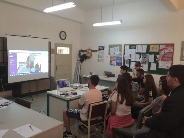 Σχολείο συνδέεται με μέντορες από όλο τον κόσμο